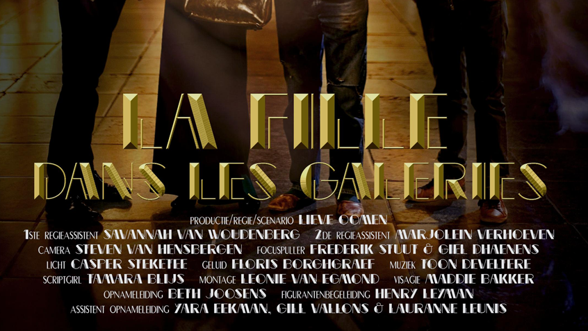 La Fille Dans Les Galeries